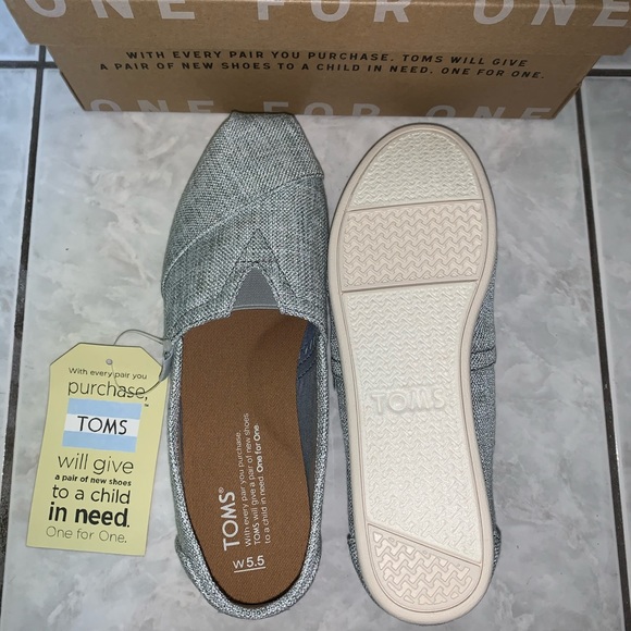 Tom’s Classic Dirzzle Grey Mettalic Woven - Picture 5 of 7